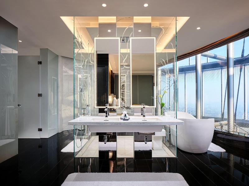 J Hotel Shanghai Tower image