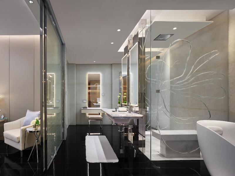 J Hotel Shanghai Tower image