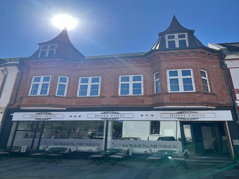 Hotel Tante image