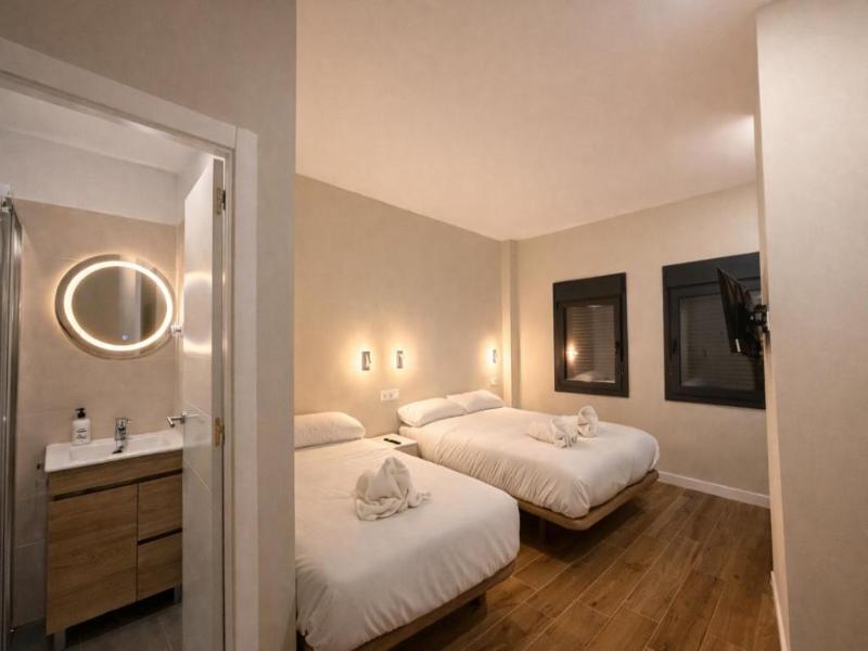 Hostal Bernabeu 2 image