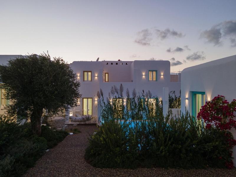 Majo Suites Hotel image