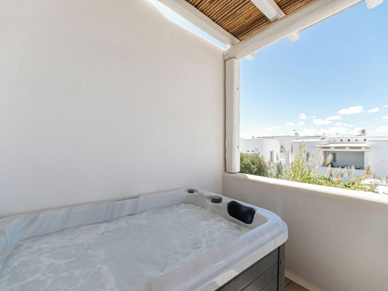 Majo Suites Hotel image