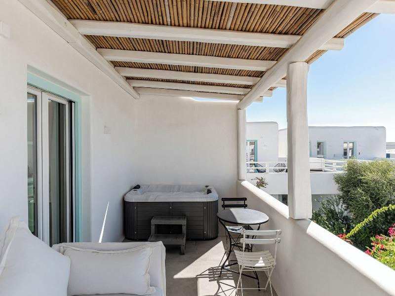 Majo Suites Hotel image