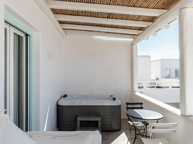 Majo Suites Hotel image