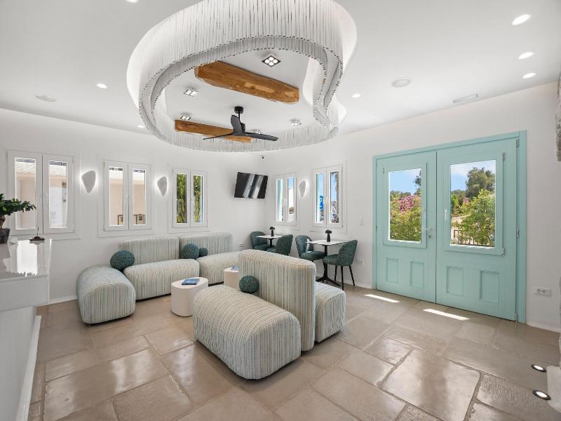 Majo Suites Hotel image