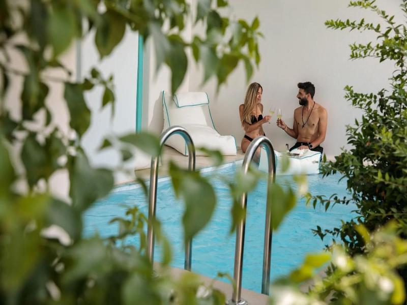 Majo Suites Hotel image