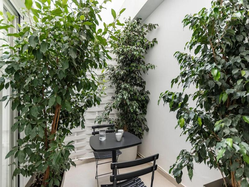 Majo Suites Hotel image