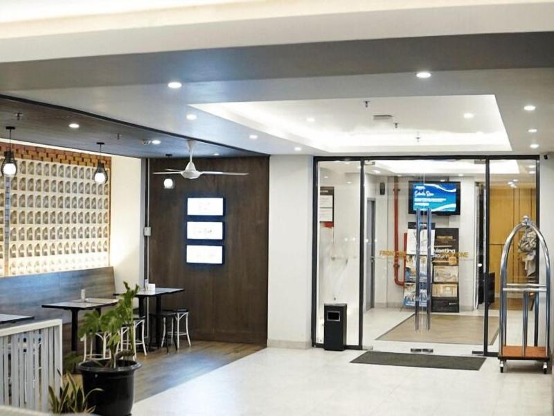Front One Boutique Hotel Taman Anggrek image