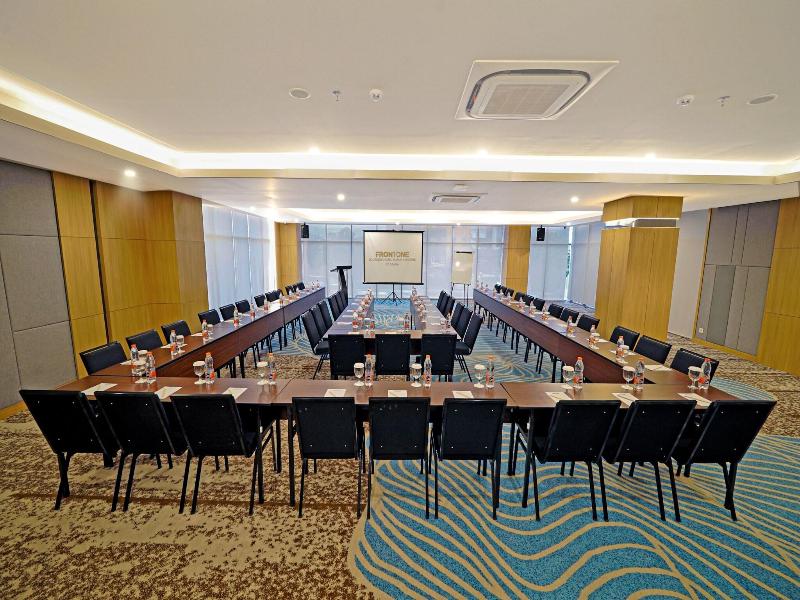 Front One Boutique Hotel Taman Anggrek image