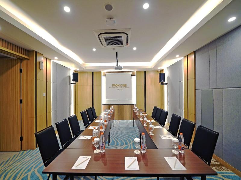 Front One Boutique Hotel Taman Anggrek image