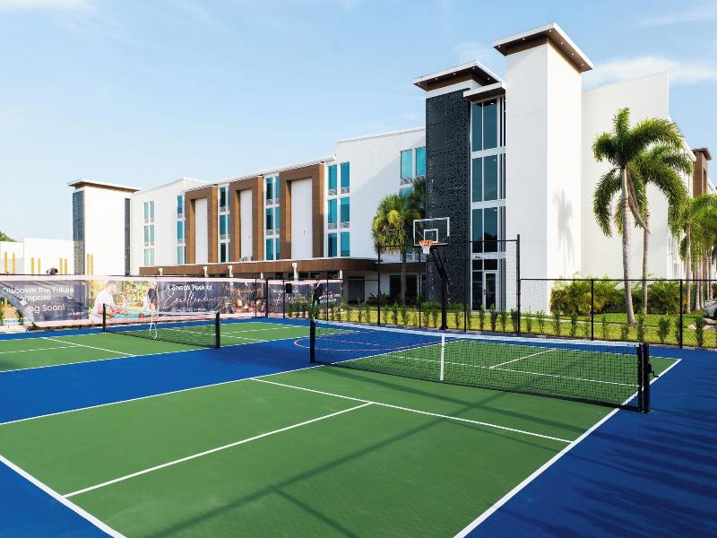 Kompose Boutique Resort At Theme Parks image