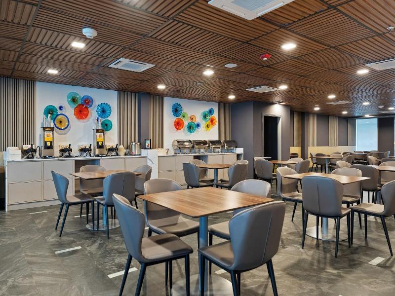 Kompose Boutique Resort At Theme Parks image