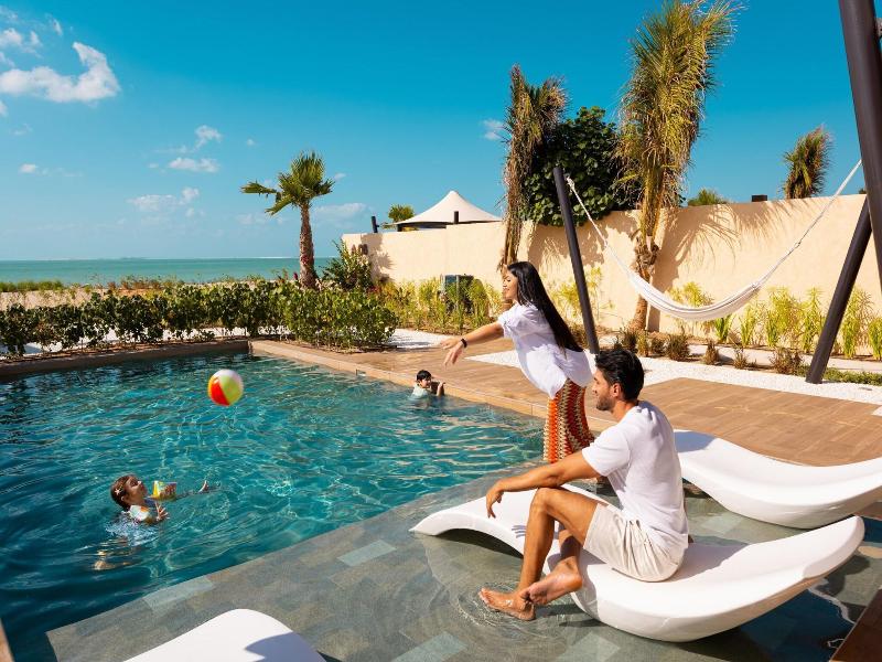 Bab Al Nojoum Hudayriyat Villas image