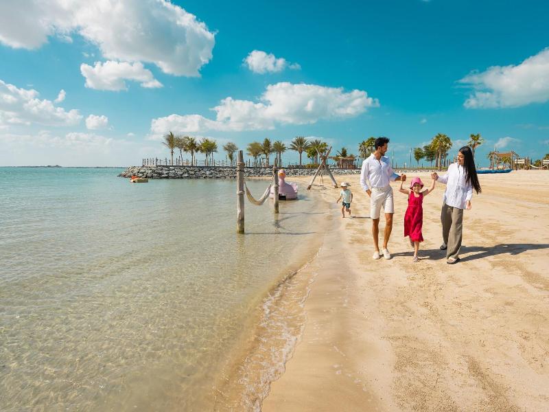 Bab Al Nojoum Hudayriyat Villas image