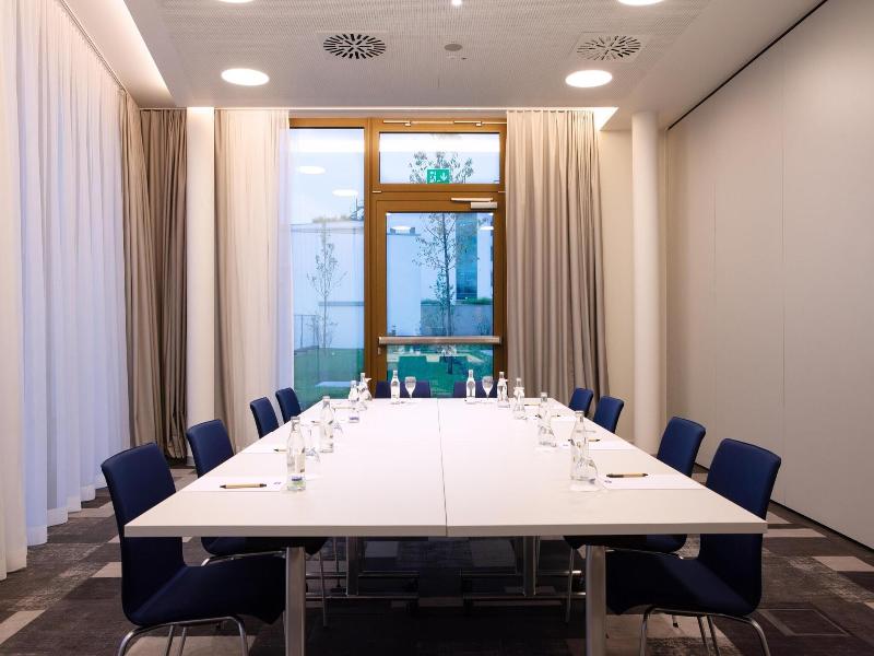 Hampton By Hilton Stuttgart Airport image