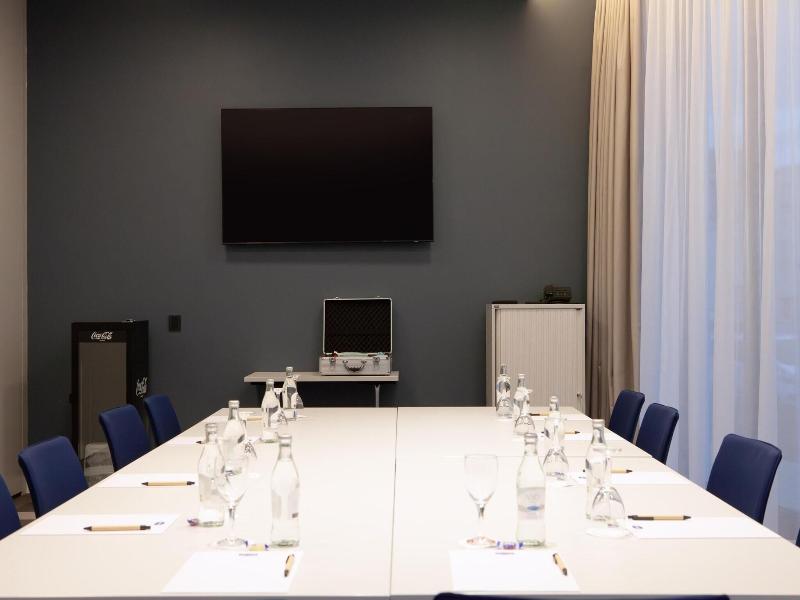 Hampton By Hilton Stuttgart Airport image