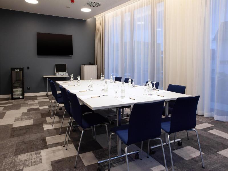 Hampton By Hilton Stuttgart Airport image