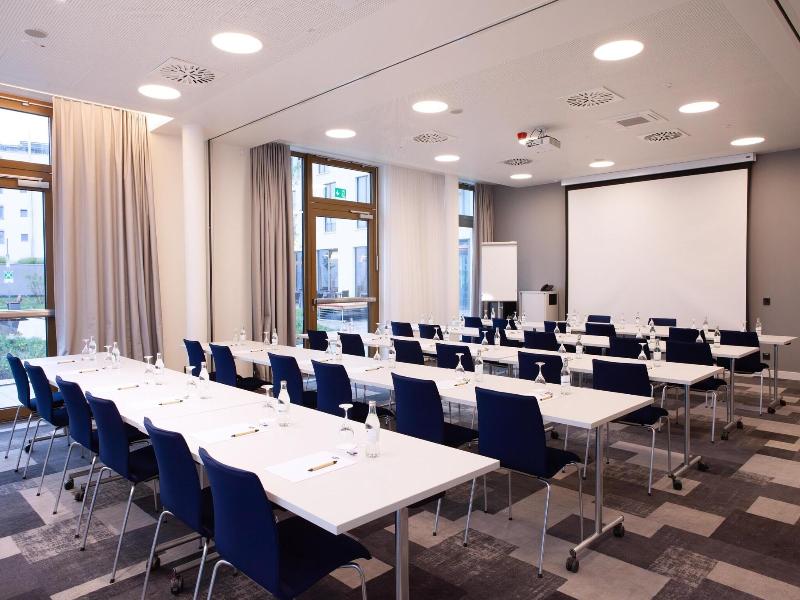 Hampton By Hilton Stuttgart Airport image
