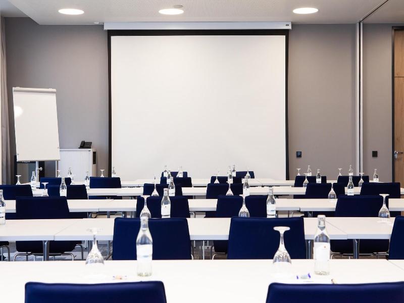 Hampton By Hilton Stuttgart Airport image