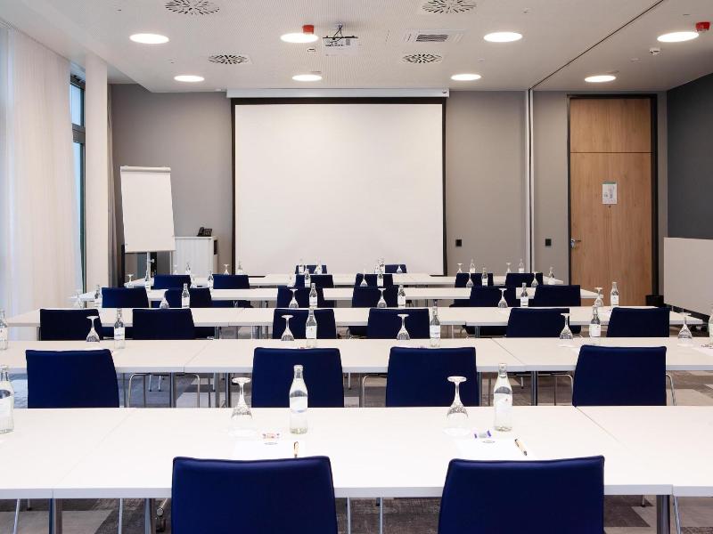 Hampton By Hilton Stuttgart Airport image