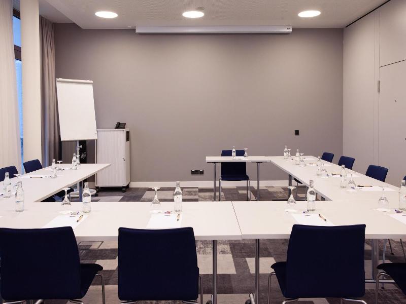Hampton By Hilton Stuttgart Airport image