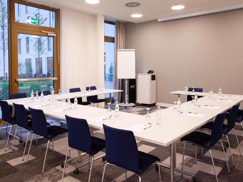 Hampton By Hilton Stuttgart Airport image