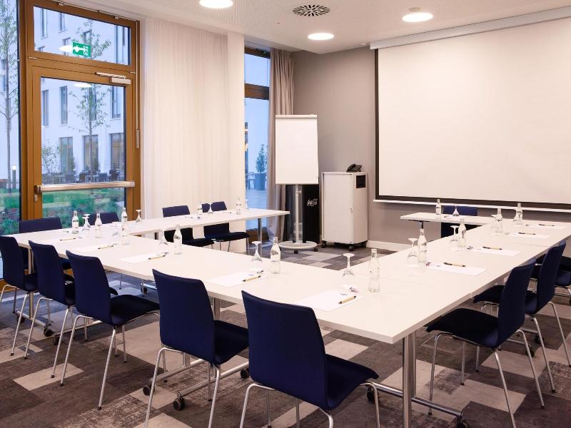 Hampton By Hilton Stuttgart Airport image