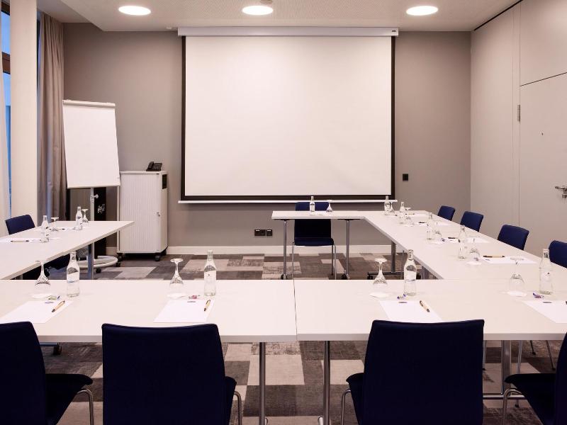 Hampton By Hilton Stuttgart Airport image