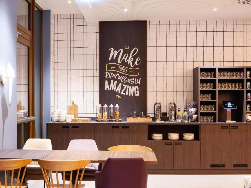 Hampton By Hilton Stuttgart Airport image