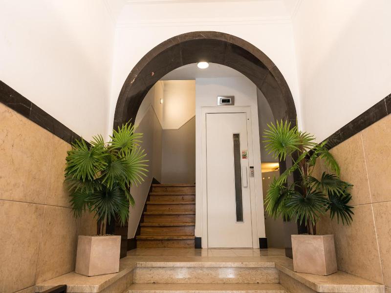 Lx51 Studios & Suites By Apt Iin image