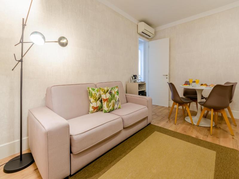 Lx51 Studios & Suites By Apt Iin image