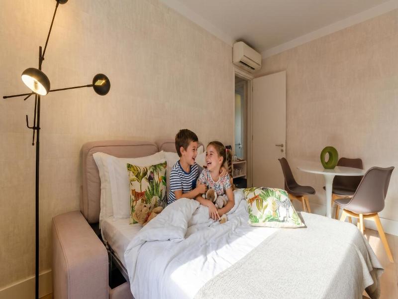 Lx51 Studios & Suites By Apt Iin image