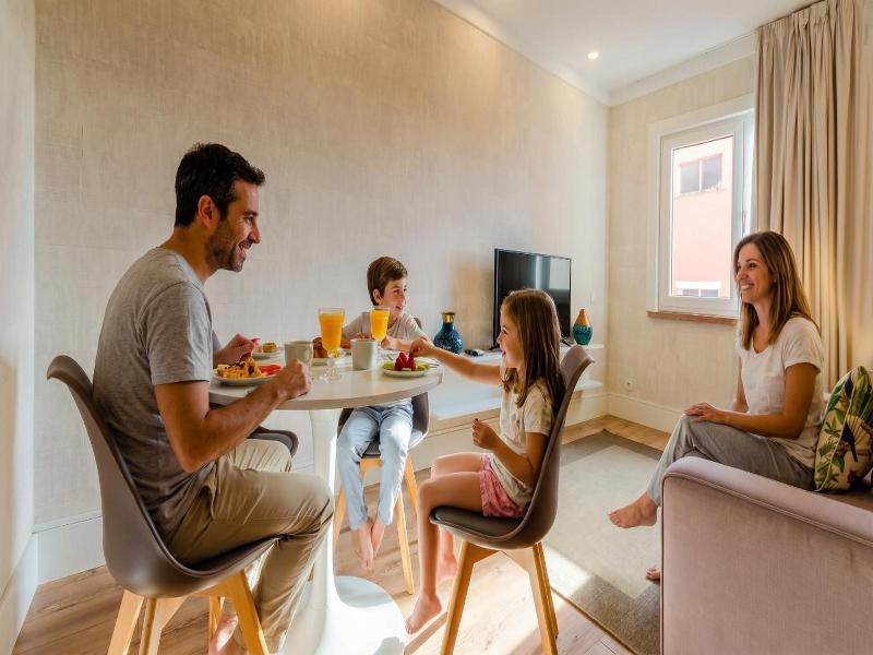 Lx51 Studios & Suites By Apt Iin image