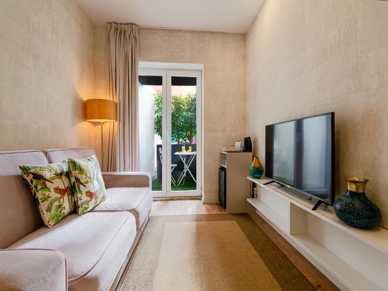 Lx51 Studios & Suites By Apt Iin image