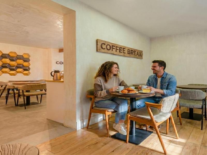 Lx51 Studios & Suites By Apt Iin image