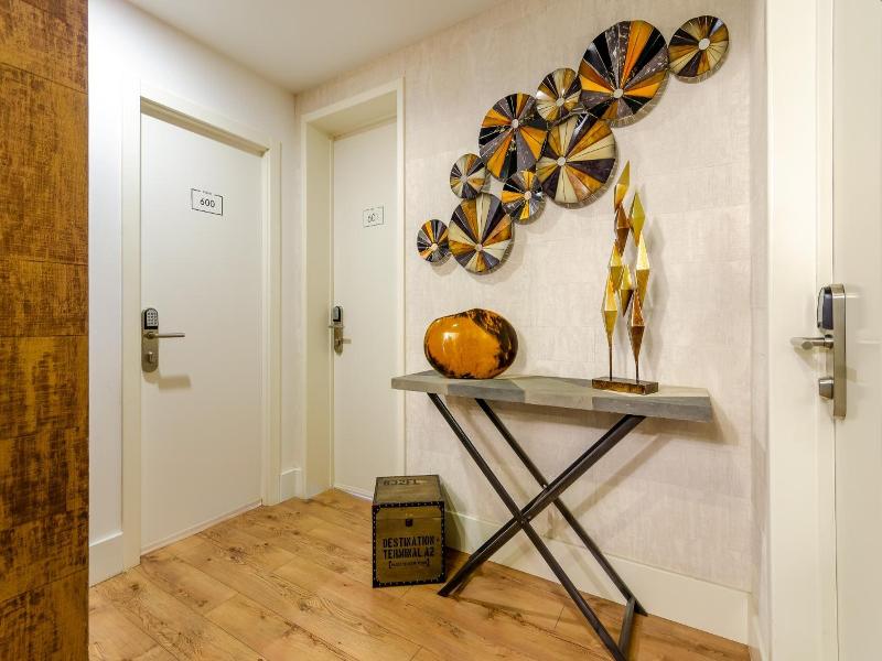 Lx51 Studios & Suites By Apt Iin image