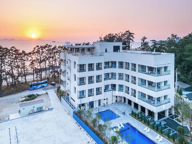 Dongho Beach Hotel