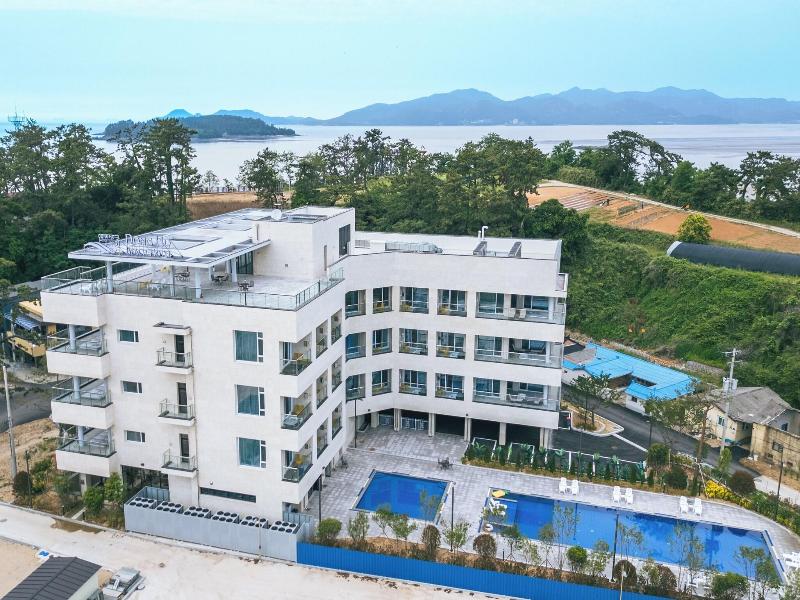 Dongho Beach Hotel