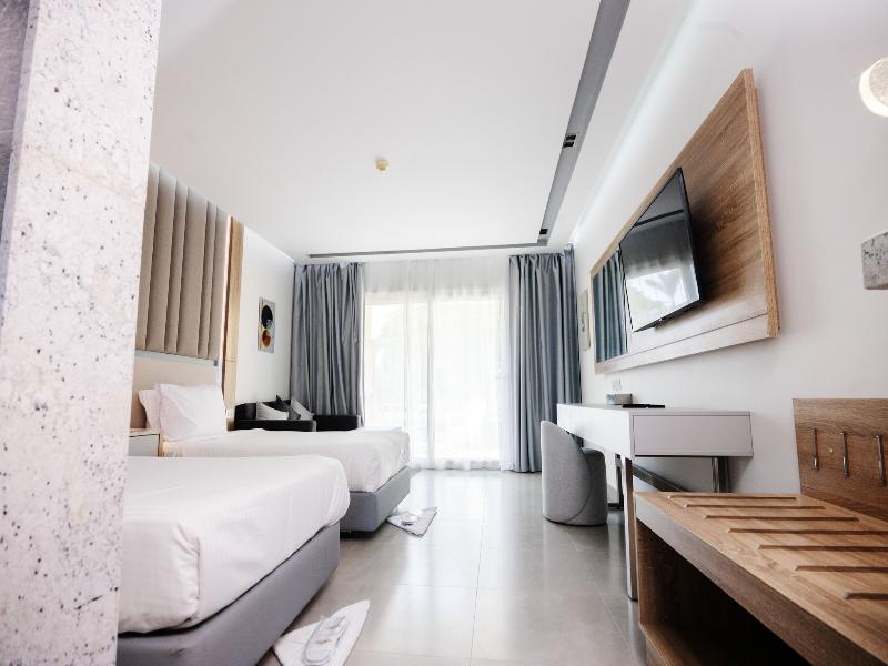 Hotel Titanic Beach Spa And Aqua Park image
