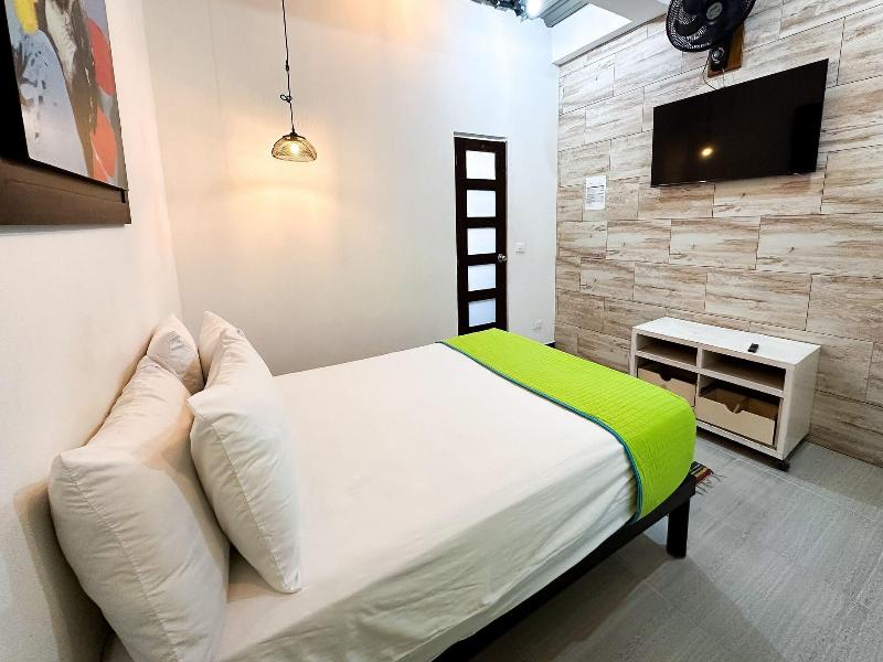 Hotel Family House Rodadero image