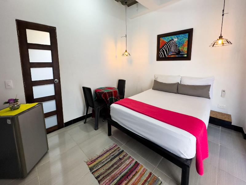 Hotel Family House Rodadero image