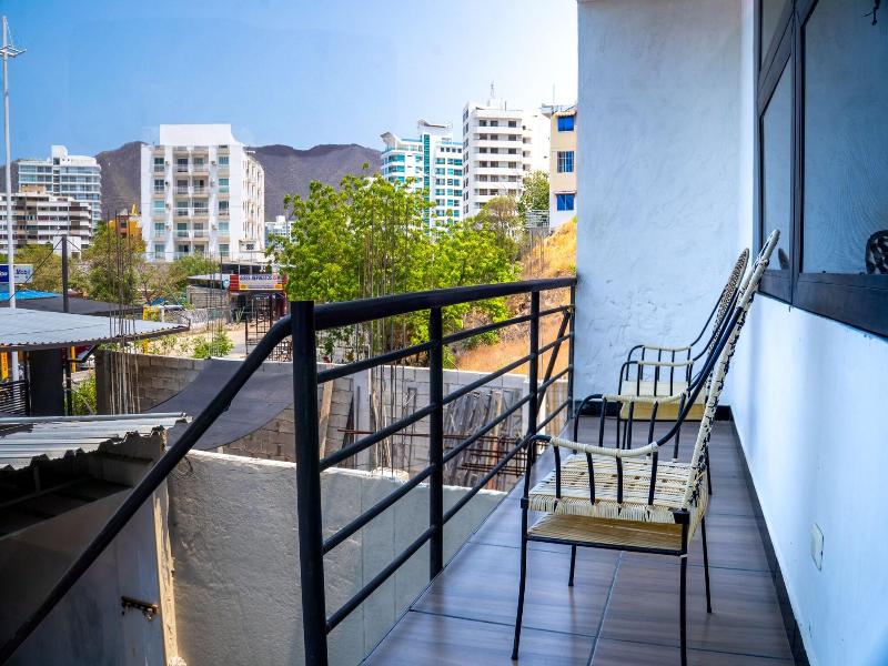Hotel Family House Rodadero image