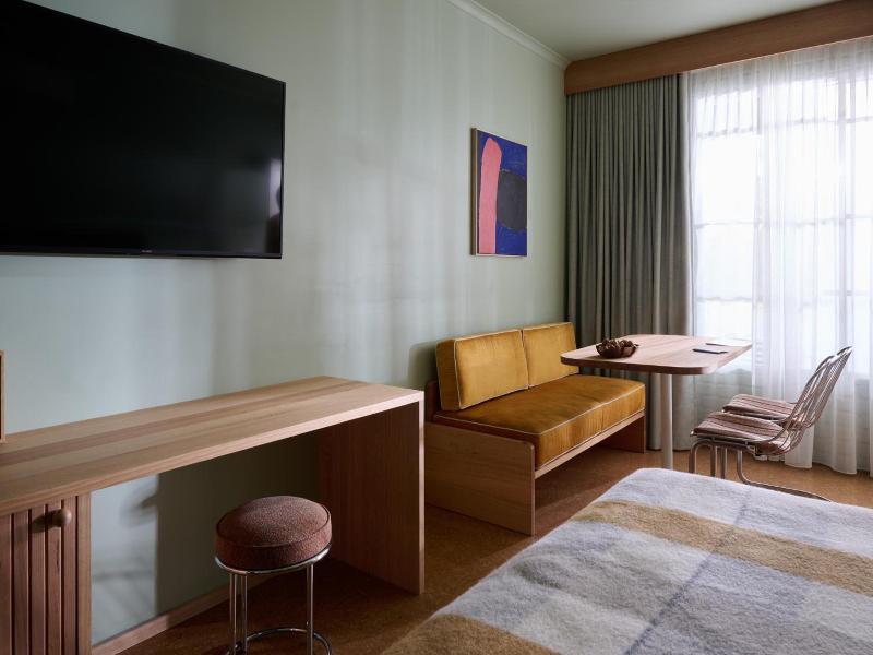 River Drive Motel image