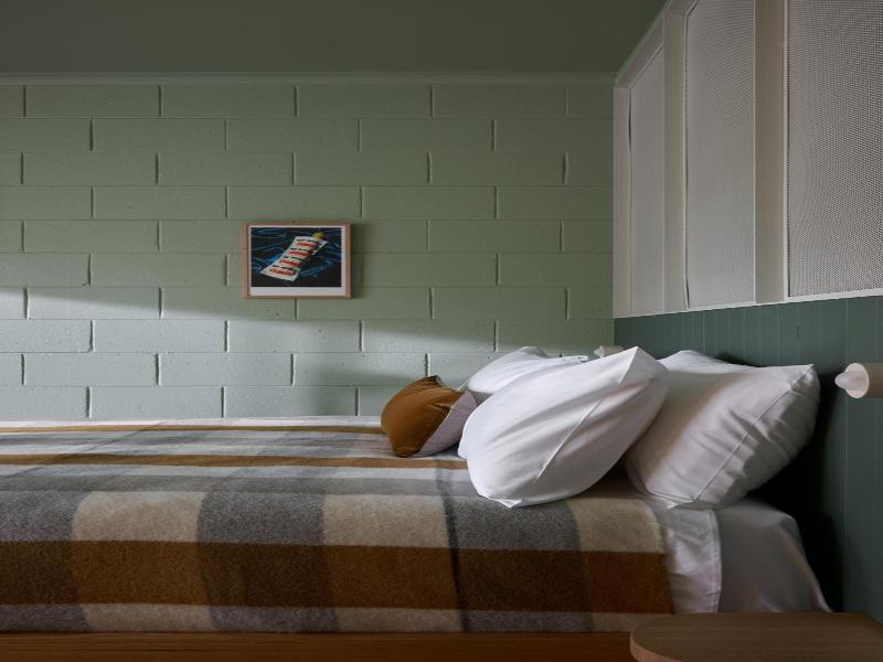 River Drive Motel image