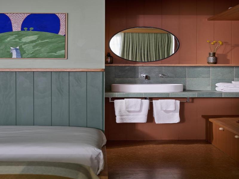 River Drive Motel image