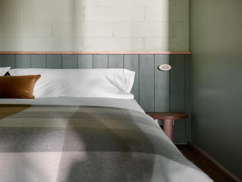 River Drive Motel image