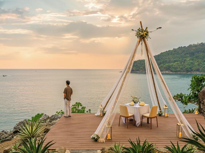 Anona Sunset Boutique image