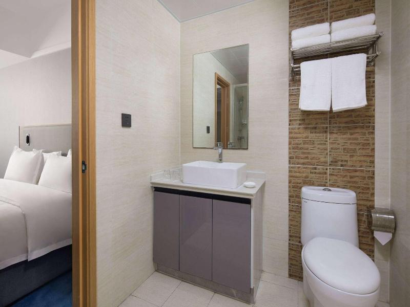 Ramada Encore By Wyndham Qingdao Shinan image