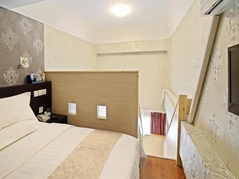 Ramada Encore By Wyndham Qingdao Shinan image