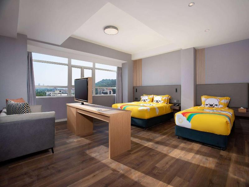 Ramada Encore By Wyndham Qingdao Shinan image